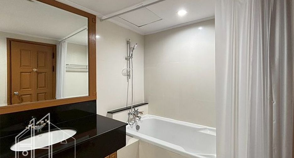 Condo en alquiler de 4 habitaciones en Watthana, Bangkok