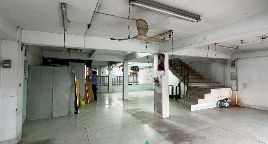 Local comercial en venta de 3 habitaciones en Bang Kho Laem, Bangkok