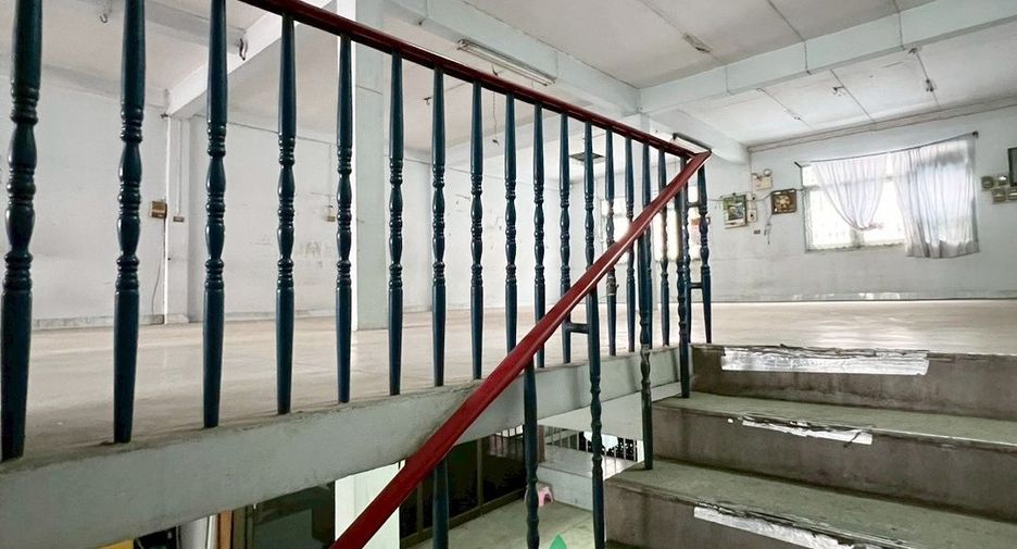 Local comercial en venta de 3 habitaciones en Bang Kho Laem, Bangkok