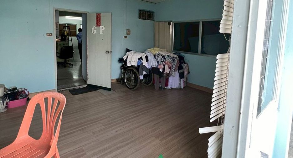 Local comercial en venta de 3 habitaciones en Bang Kho Laem, Bangkok