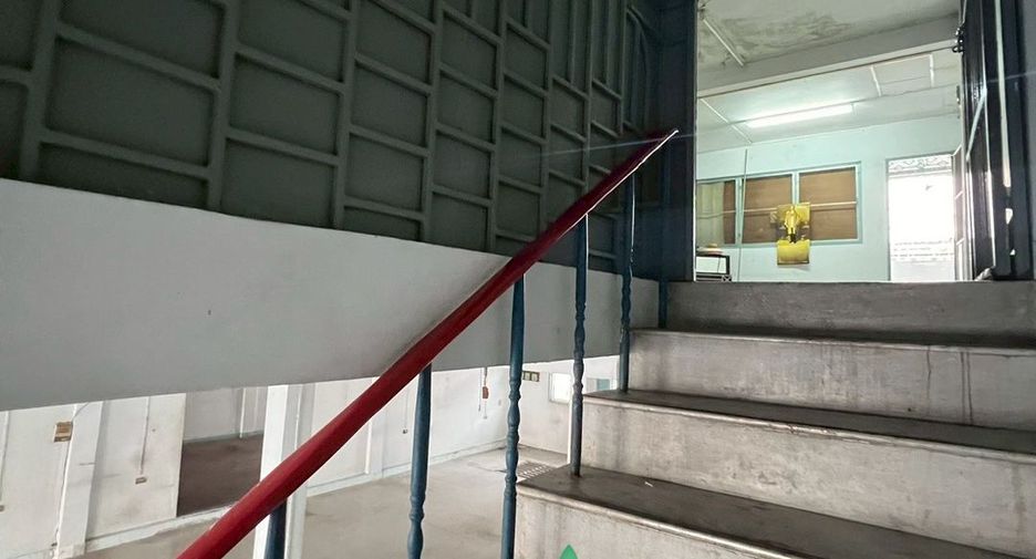 Local comercial en venta de 3 habitaciones en Bang Kho Laem, Bangkok