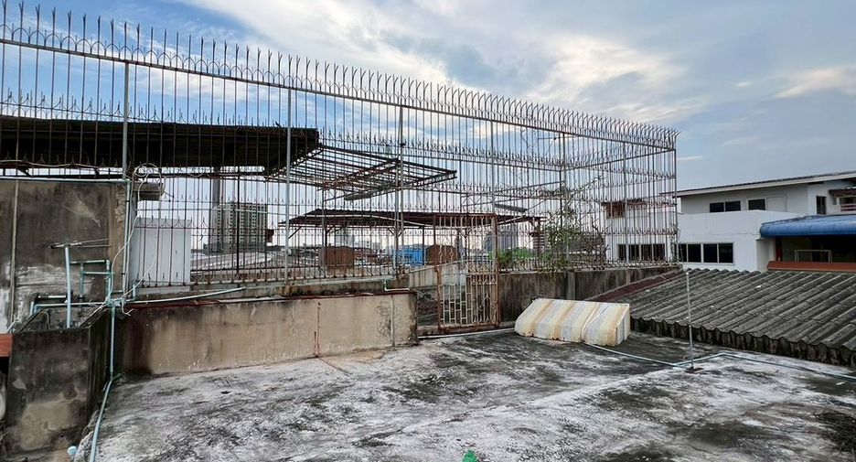 Local comercial en venta de 3 habitaciones en Bang Kho Laem, Bangkok