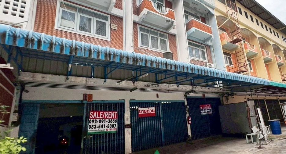 Local comercial en venta de 3 habitaciones en Bang Kho Laem, Bangkok