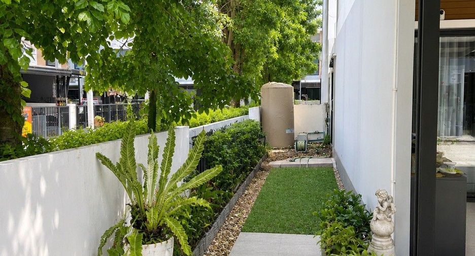 For sale 3 bedrooms townhouse in Nong Khaem, Bangkok
