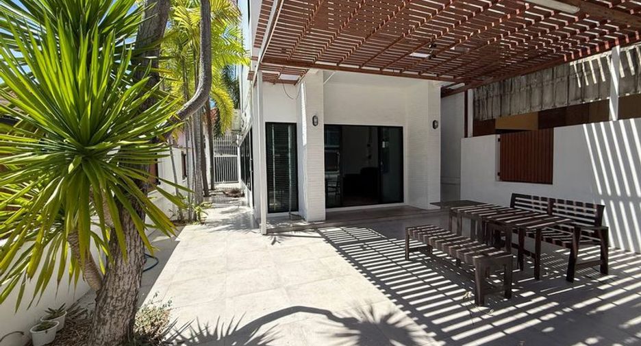For rent and for sale 2 bedrooms townhouse in Mueang Chon Buri, Chonburi