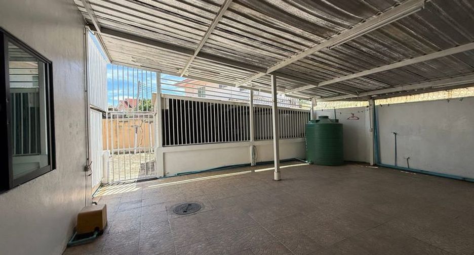 For rent and for sale 2 bedrooms townhouse in Mueang Chon Buri, Chonburi