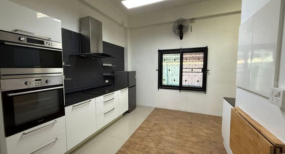 For rent and for sale 2 bedrooms townhouse in Mueang Chon Buri, Chonburi