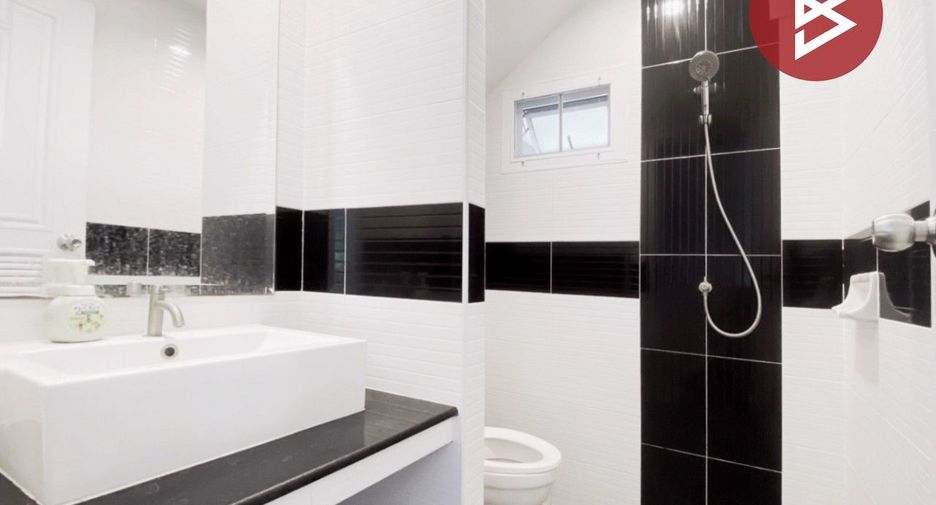 For sale 3 bedrooms house in Sam Khok, Pathum Thani