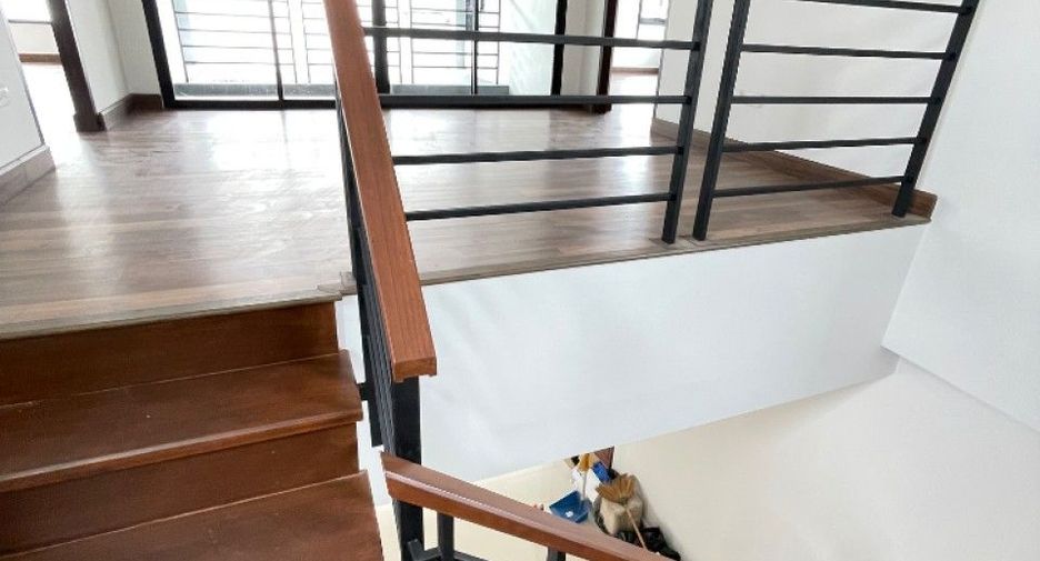 Casa en venta de 3 habitaciones en Si Racha, Chonburi