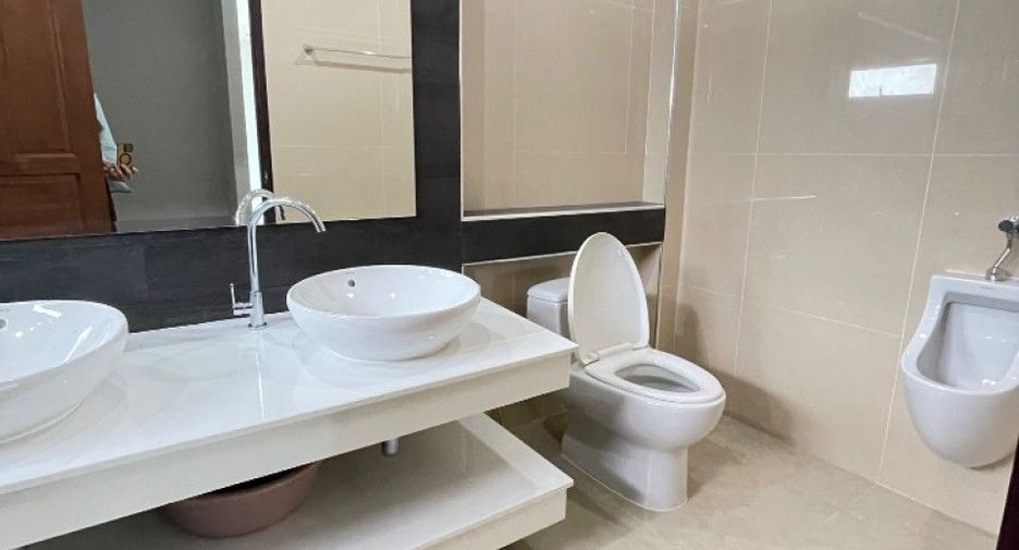 Casa en venta de 3 habitaciones en Si Racha, Chonburi
