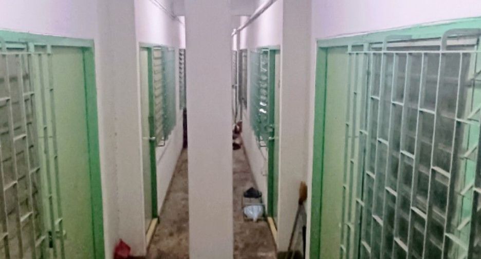 For sale 28 bedrooms retail Space in Bang Khun Thian, Bangkok