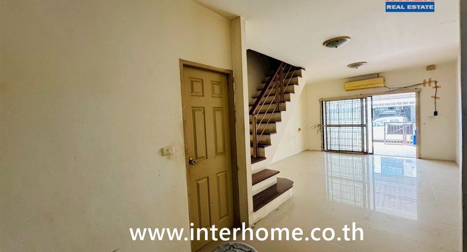 À vendre 3 chambres maison de ville à Prawet, Bangkok