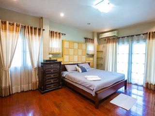 Villa zur Miete mit 5 Zimmer in Mueang Chiang Mai, Chiang Mai