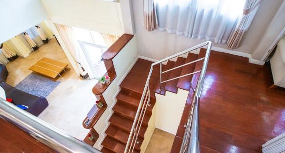 For rent 5 bedrooms villa in Mueang Chiang Mai, Chiang Mai