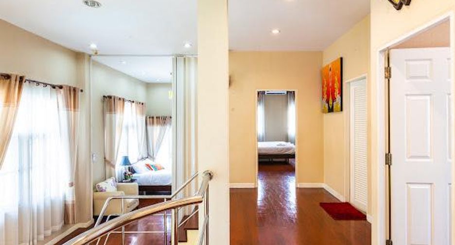 For rent 5 bedrooms villa in Mueang Chiang Mai, Chiang Mai