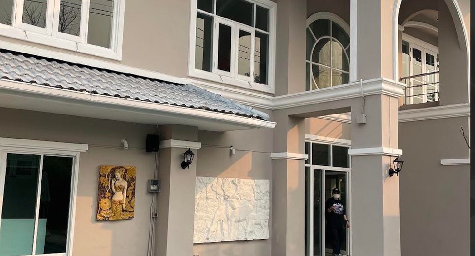 For rent 5 bedrooms villa in Mueang Chiang Mai, Chiang Mai
