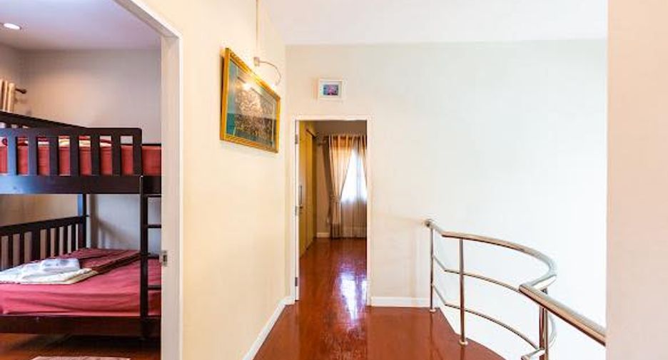 For rent 5 bedrooms villa in Mueang Chiang Mai, Chiang Mai