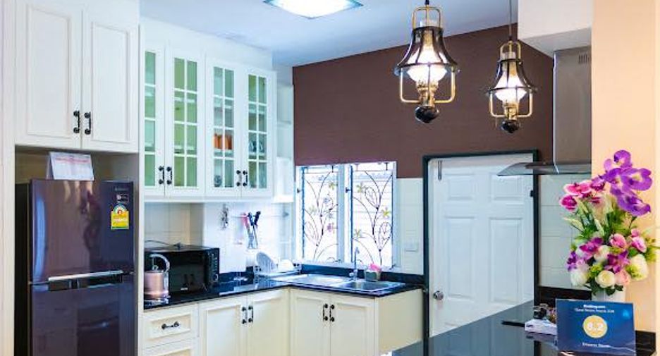 For rent 5 bedrooms villa in Mueang Chiang Mai, Chiang Mai