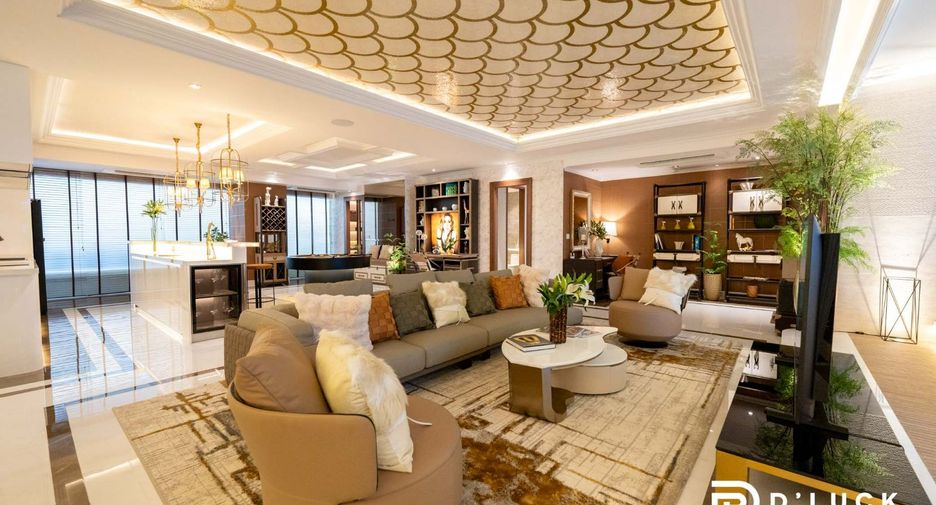 For sale 2 bedrooms condo in Pratumnak, Pattaya