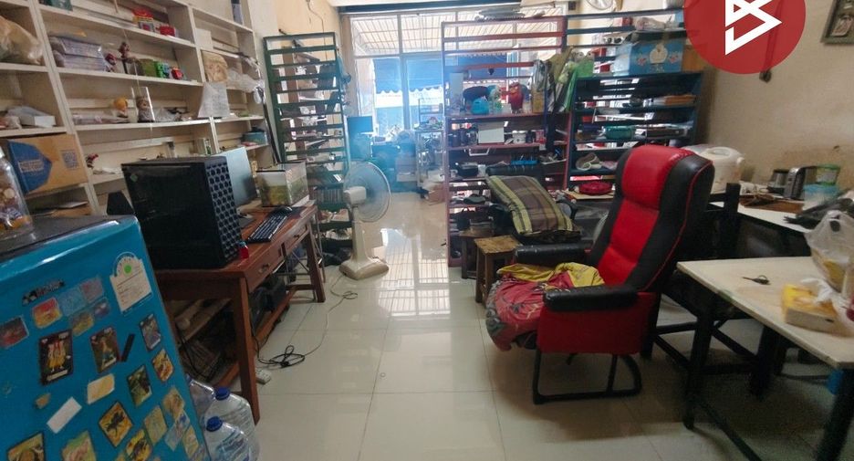 Gewerbefläche zum Kauf mit 3 Zimmer in Mueang Samut Prakan, Samut Prakan