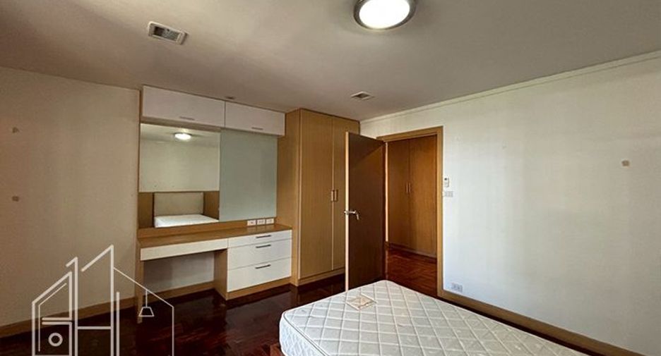 Condo en alquiler de 4 habitaciones en Khlong Toei, Bangkok
