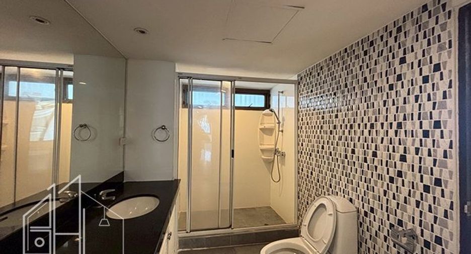 Condo en alquiler de 4 habitaciones en Khlong Toei, Bangkok
