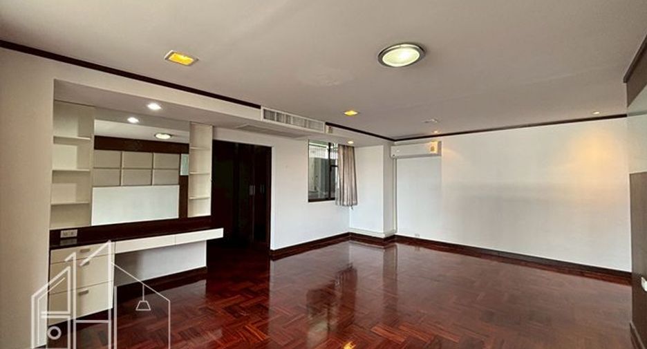 Condo en alquiler de 4 habitaciones en Khlong Toei, Bangkok