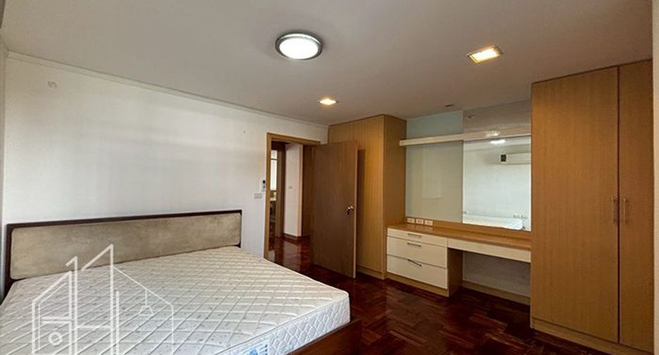 Condo en alquiler de 4 habitaciones en Khlong Toei, Bangkok