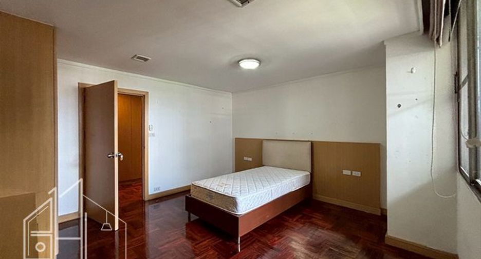 Condo en alquiler de 4 habitaciones en Khlong Toei, Bangkok