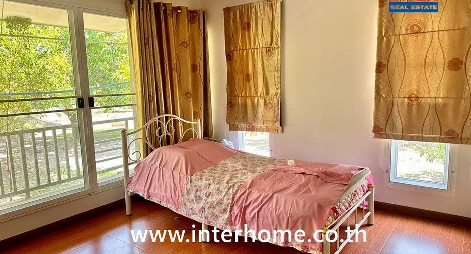 For sale 4 bedrooms house in Don Tum, Nakhon Pathom