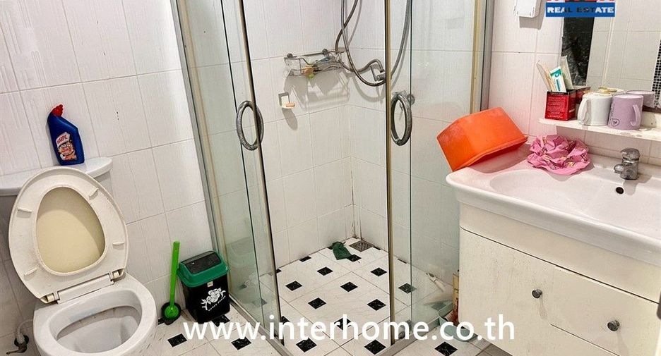 For sale 4 bedrooms house in Don Tum, Nakhon Pathom