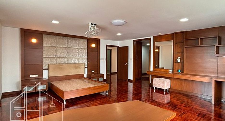 Condo en alquiler de 3 habitaciones en Khlong Toei, Bangkok
