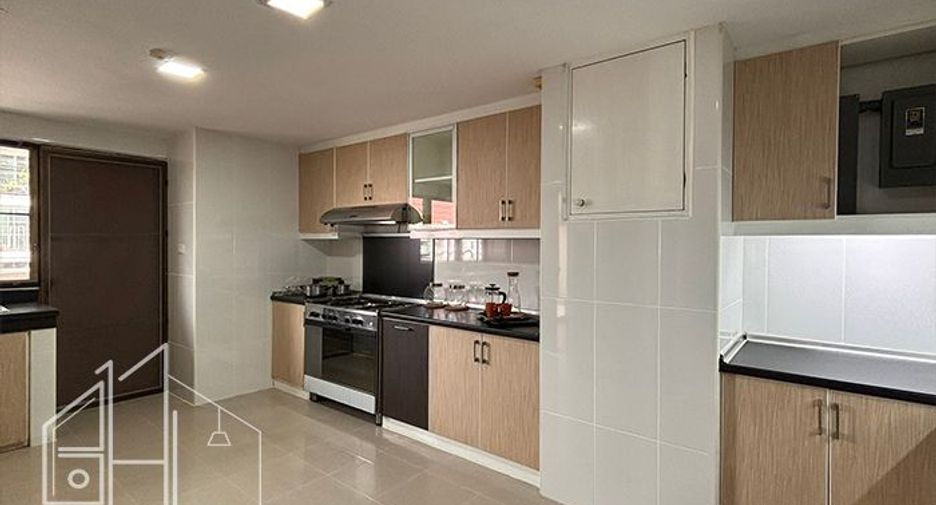 Condo en alquiler de 3 habitaciones en Khlong Toei, Bangkok