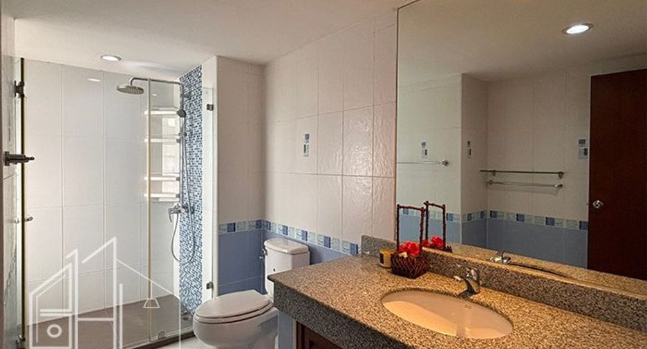 Condo en alquiler de 3 habitaciones en Khlong Toei, Bangkok