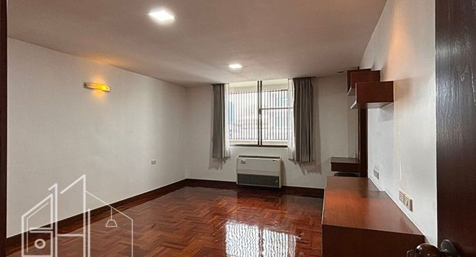 Condo en alquiler de 3 habitaciones en Khlong Toei, Bangkok