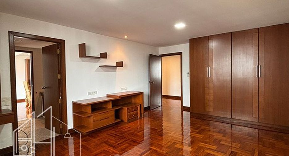 Condo en alquiler de 3 habitaciones en Khlong Toei, Bangkok