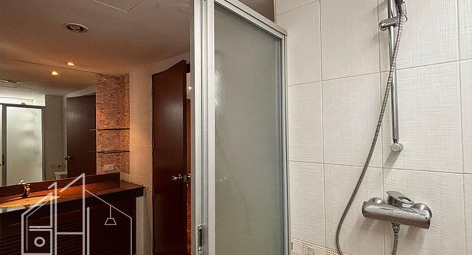 Condo en alquiler de 3 habitaciones en Khlong Toei, Bangkok