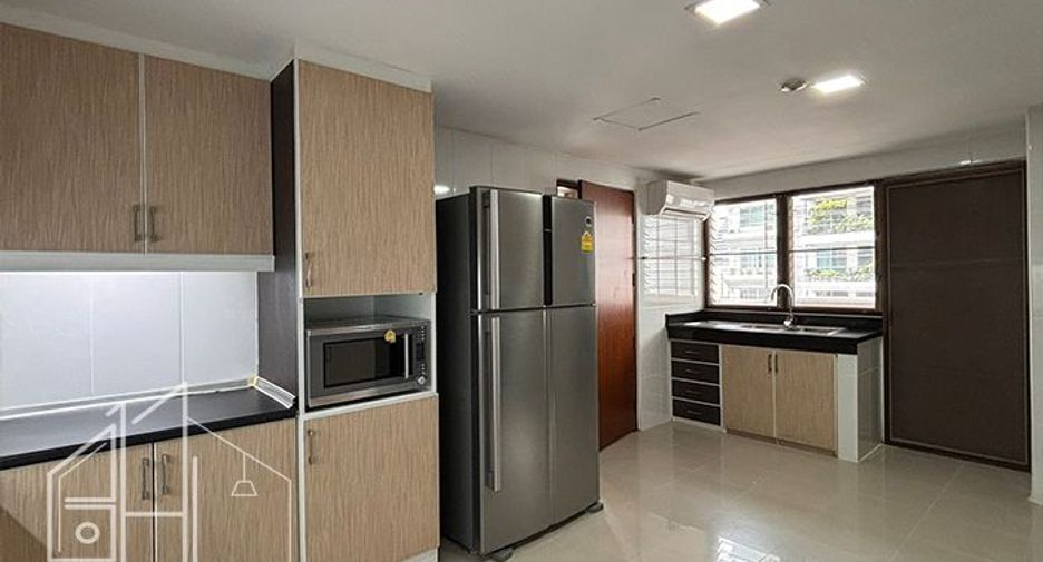 Condo en alquiler de 3 habitaciones en Khlong Toei, Bangkok