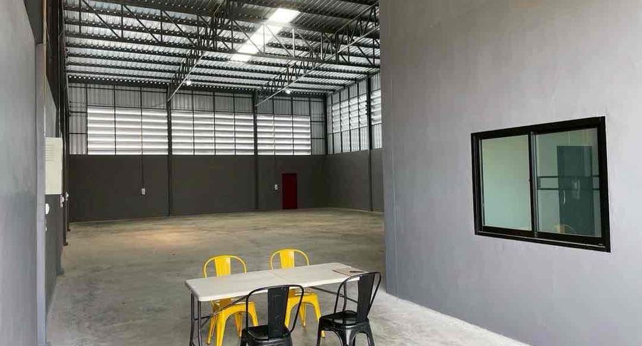 Gewerbefläche zur Miete mit 3 Zimmer in Lam Luk Ka, Pathum Thani