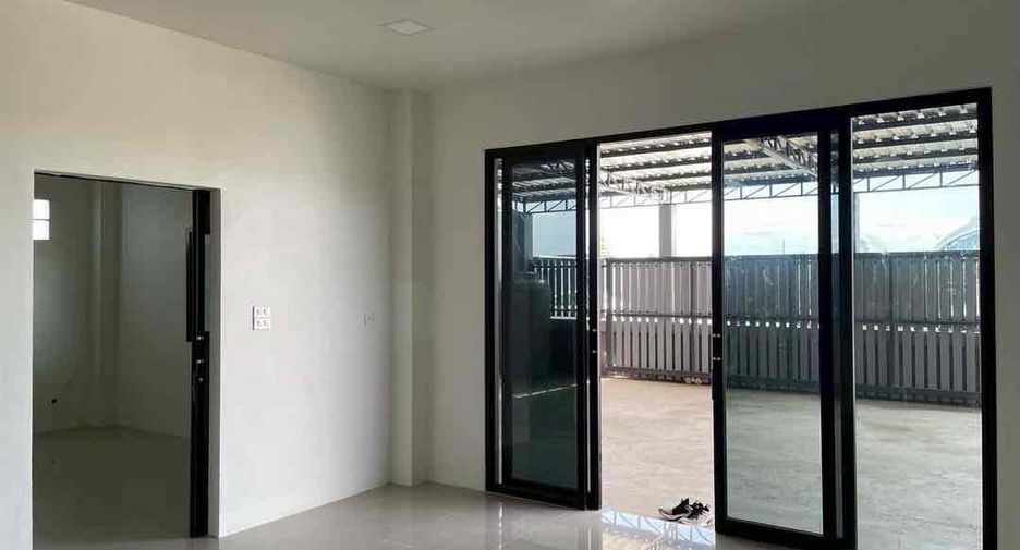 Gewerbefläche zur Miete mit 3 Zimmer in Lam Luk Ka, Pathum Thani