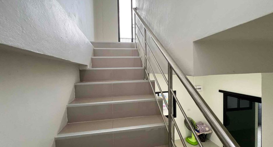 Gewerbefläche zur Miete mit 3 Zimmer in Lam Luk Ka, Pathum Thani