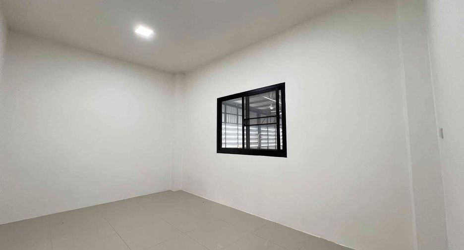 Gewerbefläche zur Miete mit 3 Zimmer in Lam Luk Ka, Pathum Thani