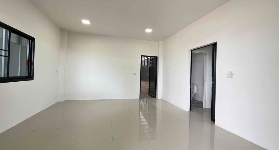 Gewerbefläche zur Miete mit 3 Zimmer in Lam Luk Ka, Pathum Thani
