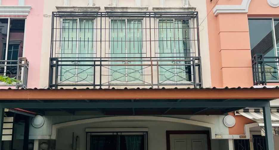 À vendre 3 chambres maison de ville à Prawet, Bangkok
