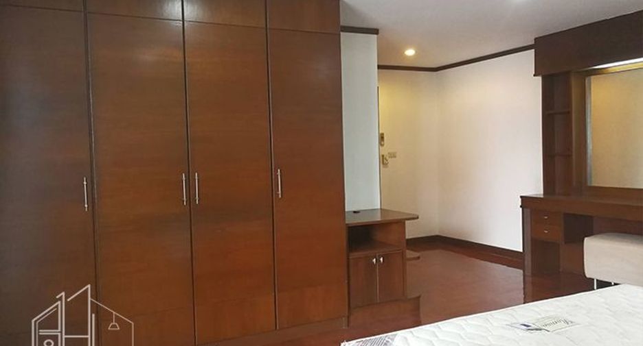 Apartamento en alquiler de 3 habitaciones en Khlong Toei, Bangkok