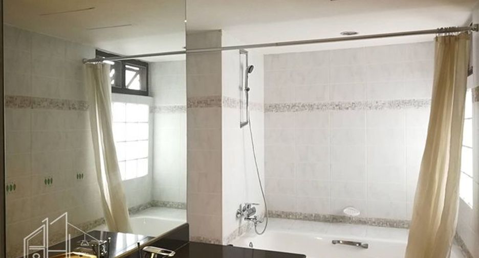 Apartamento en alquiler de 3 habitaciones en Khlong Toei, Bangkok