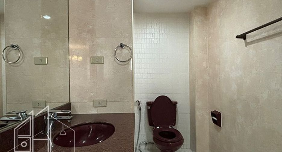 Condo en alquiler de 3 habitaciones en Khlong Toei, Bangkok