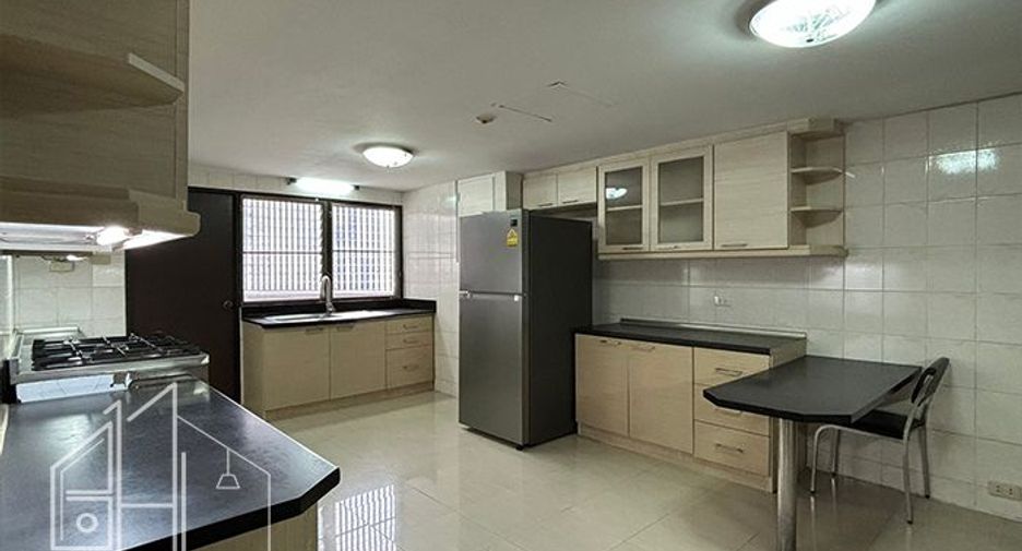 Condo en alquiler de 3 habitaciones en Khlong Toei, Bangkok