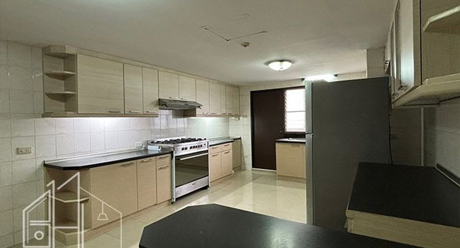 Condo en alquiler de 3 habitaciones en Khlong Toei, Bangkok