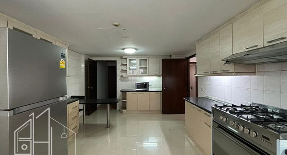 Condo en alquiler de 3 habitaciones en Khlong Toei, Bangkok